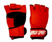 с открытыми ладонями