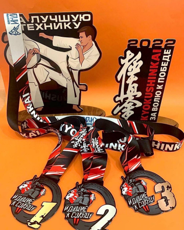 Статуэтка и комплект медалей