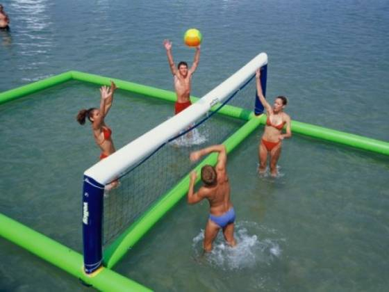 Надувной аттракцион Водный волейбол